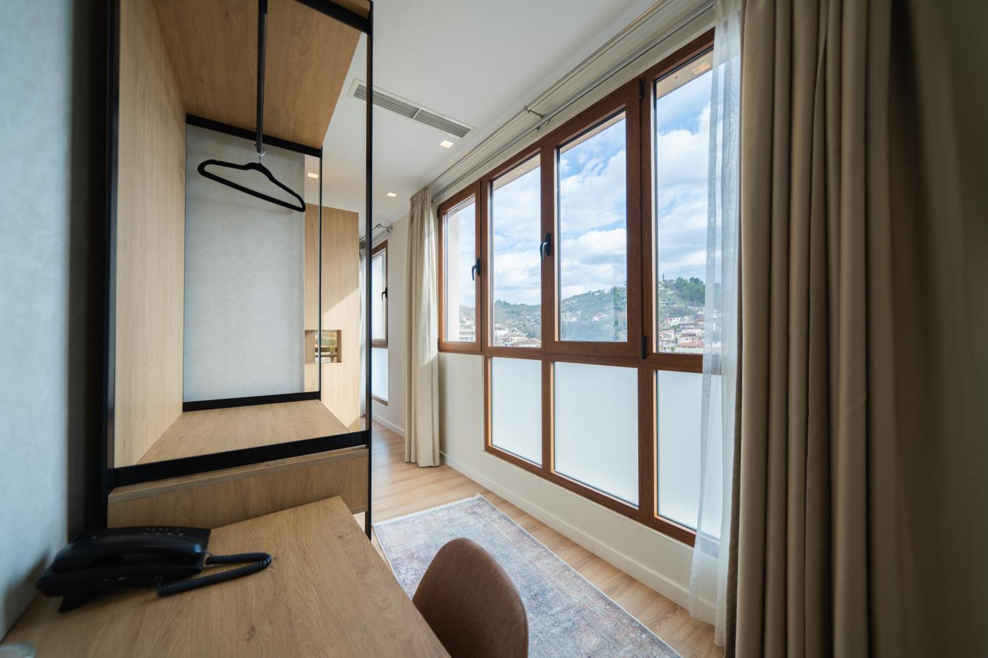 Merko Hotel Berat Bagian luar foto