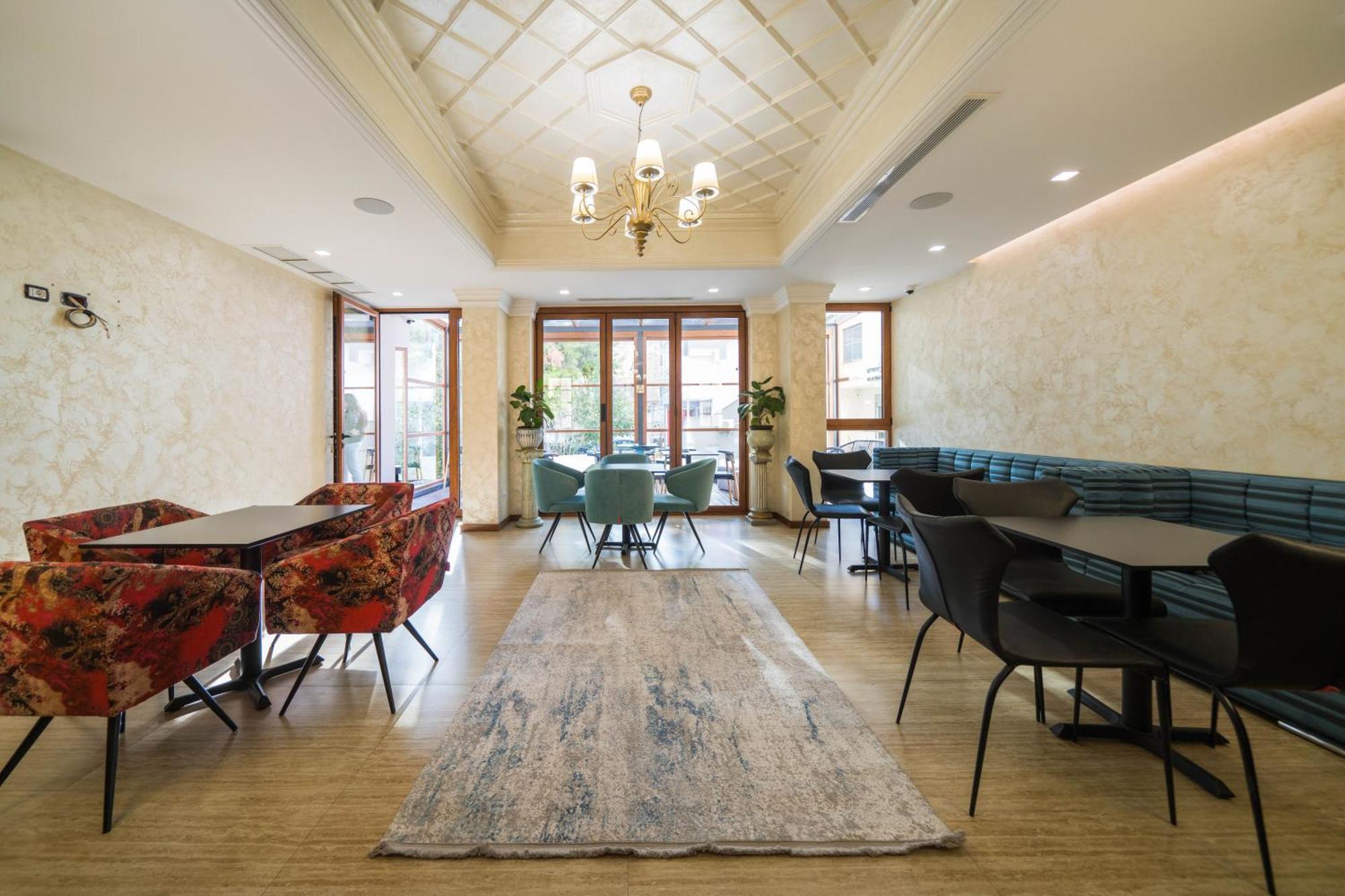 Merko Hotel Berat Bagian luar foto